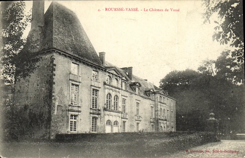 Rouesse-Vassé — Le Château de Vassé — Éditeur E. Chesnais, Sén-le-Guillaume - Frente