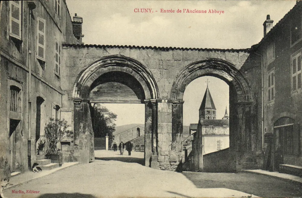 Cluny — Entrada da Antiga Abadia — Marlin, Editor - Frente