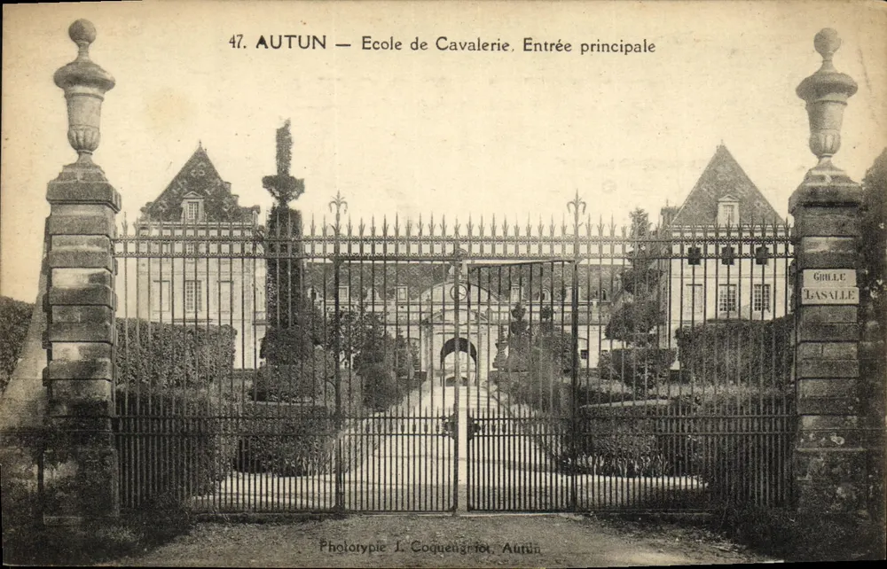 AUTUN — Schule der Kavallerie. Haupteingang — Phototypie L. Coqueugriot, Autun - Vorderseite