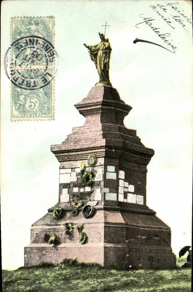 Monument aux Morts — statue de la Vierge à l'Enfant sur piédestal en pierre — éditeur L.Y. & Cie, n° 134 - Vorderseite