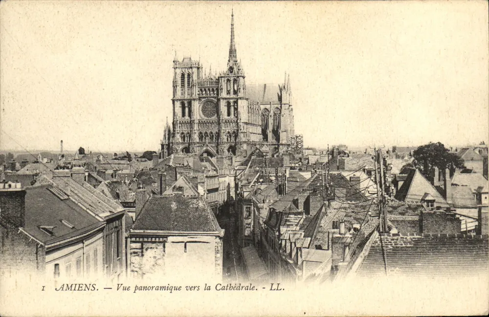 Amiens — Panoramablick Richtung Kathedrale — LL. - Vorderseite