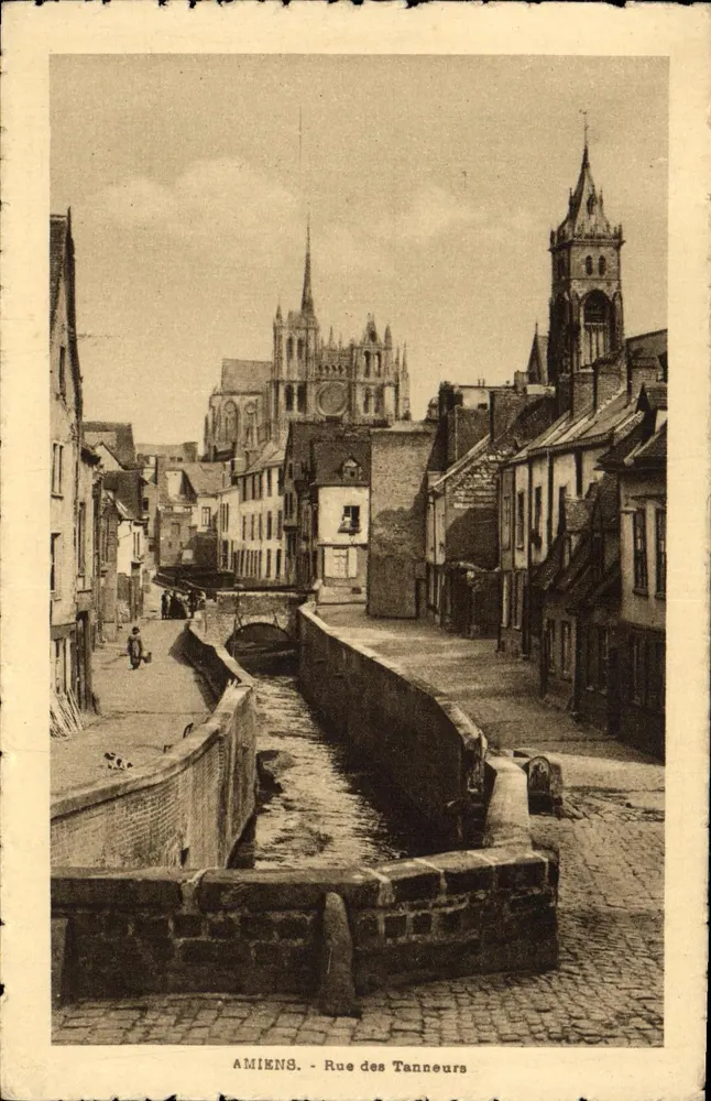 Amiens - Rue des Tanneurs — vista com canal e catedral — editor Raphael Caron - Frente