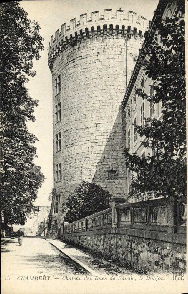 Chambery — Schloss der Herzöge von Savoyen, der Bergfried — ND Phot. - Vorderseite