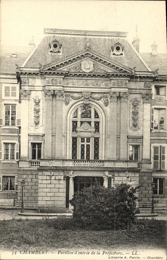 Chambéry — Pavilhão de entrada da Prefeitura — Livraria A. Porrin — LL - Frente