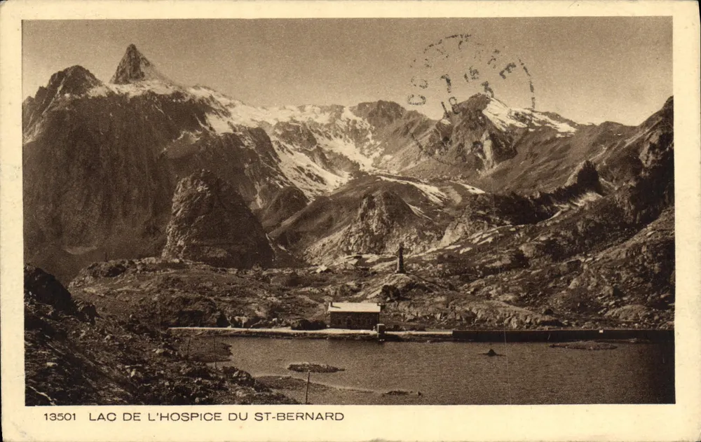 Lago do Hospício de São Bernardo — vista alpina com abrigo — série 13501, editor Braun & Cie, Inp. M. Houssenach - Frente
