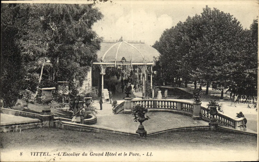 VITTEL - Die Treppe des Grand Hôtel und der Park - L.L. - Vorderseite