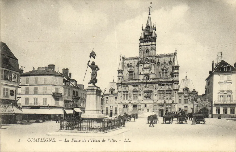 Compiègne — Place de l'Hôtel de Ville — LL. - Vorderseite
