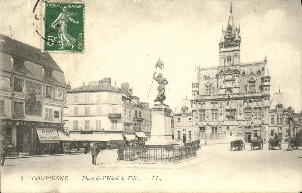 Compiègne — Place de l'Hôtel-de-Ville — LL, - Frente