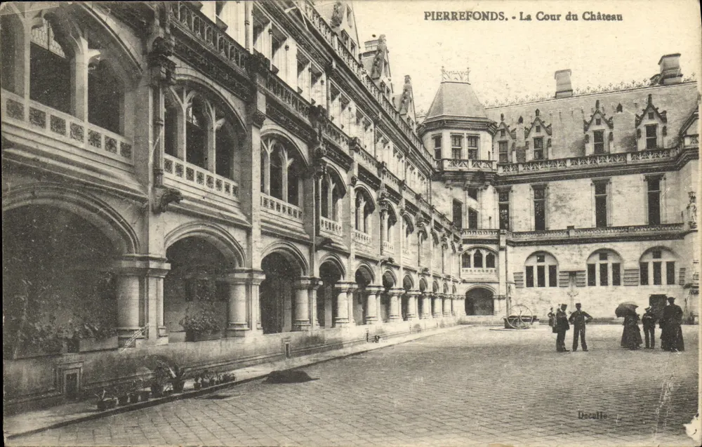 Pierrefonds - A Cour do Castelo — Usacelle, número de série não visível - Frente