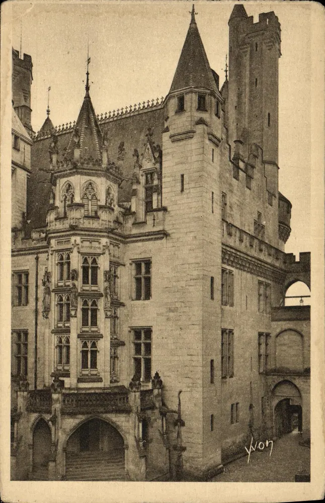 Castelo de Pierrefonds — A Entrada do Castelo — Edição de Arte YVON - Frente