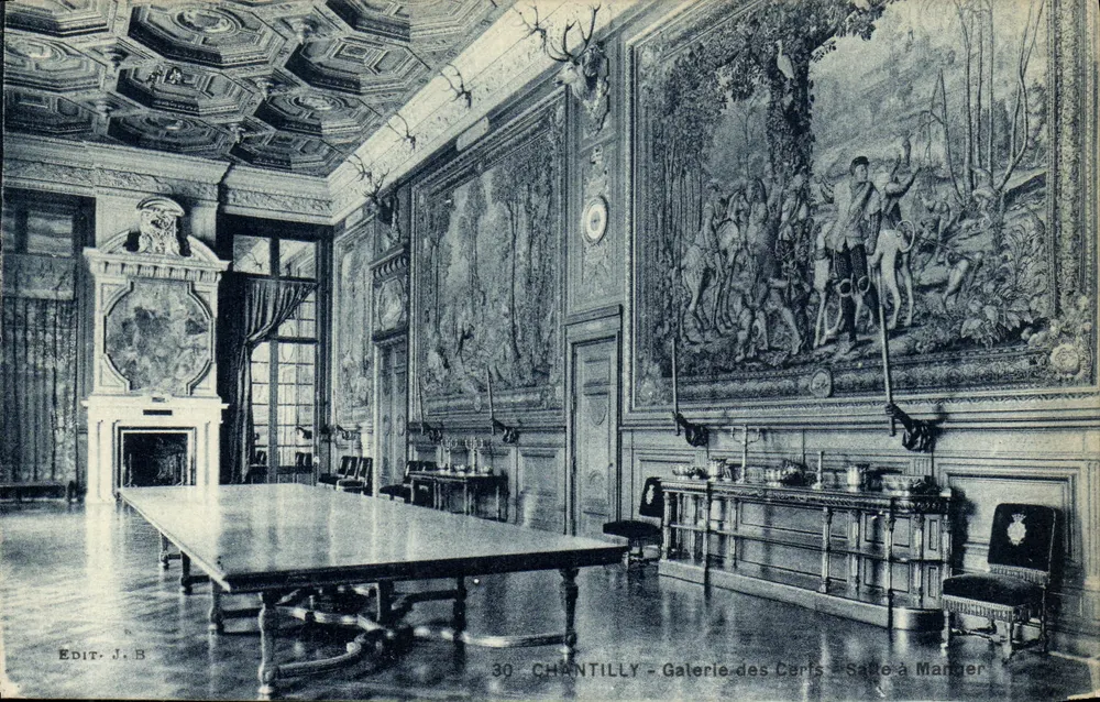 Chantilly - Galerie der Caris - Esszimmer - Vorderseite