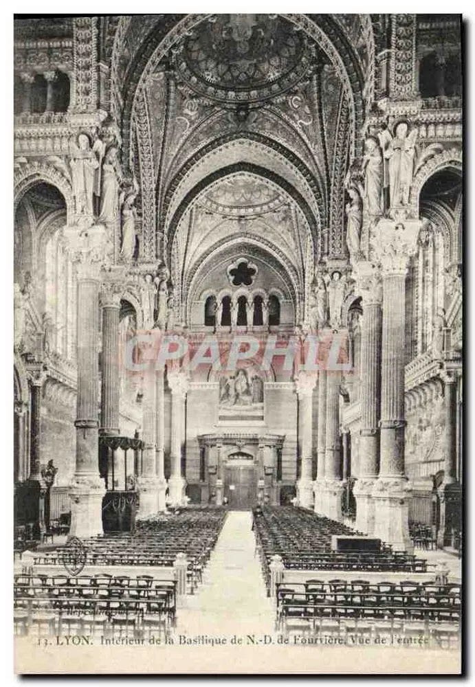 LYON. Interior da Basílica Nossa Senhora de Fourvière. Vista da entrada - Frente