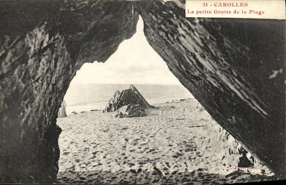 Carolles — Die kleine Höhle am Strand — J. Fucil, phot. - Vorderseite