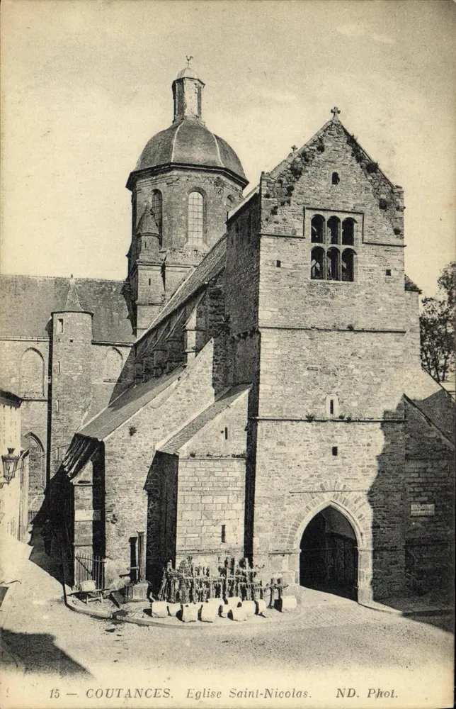 Coutances — Igreja de São Nicolau — ND. Fot. - Frente