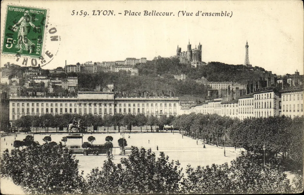 LYON. - Praça Bellecour. (Visão geral) — 5159, editor não identificado - Frente