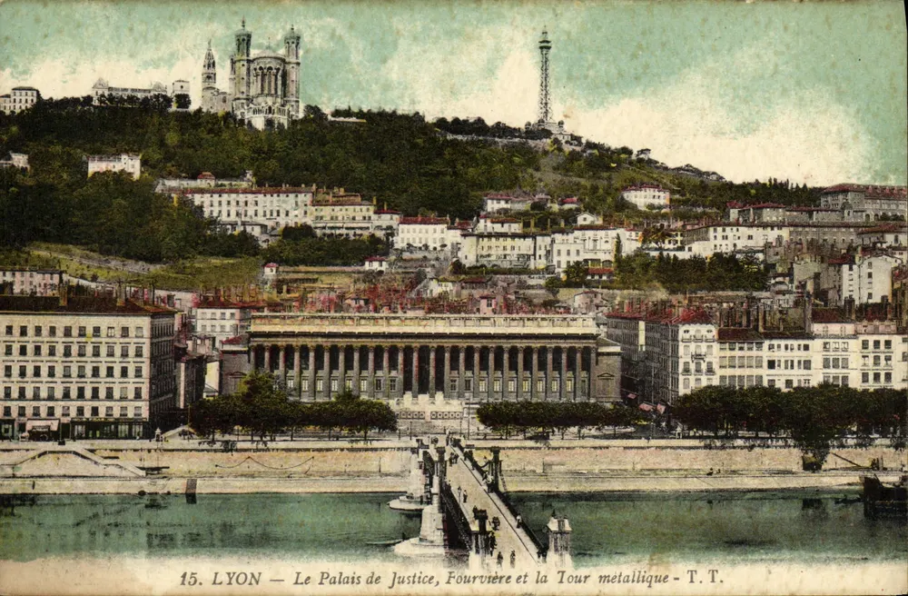 LYON — Das Palast der Gerechtigkeit, Fourvière-Hügel und die Metalltürme — T.T. - Vorderseite