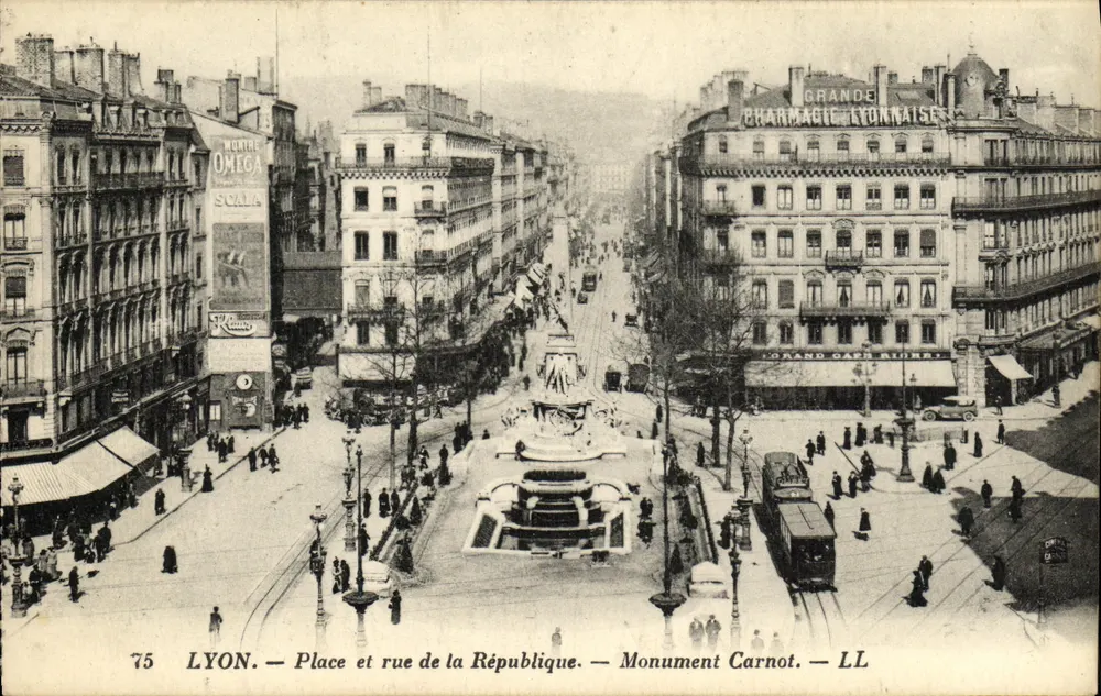 Lyon — Place und Straße der Republik — Denkmal Carnot — LL - Vorderseite