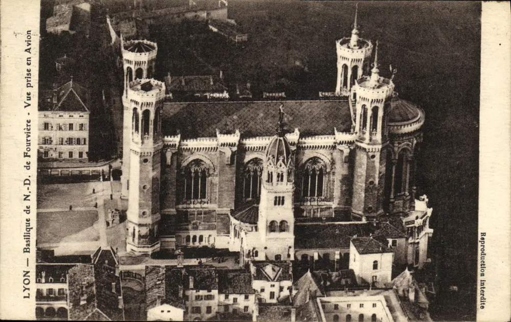 LYON — Basilika Notre-Dame de Fourvière — Ausblick aus dem Flugzeug - Vorderseite