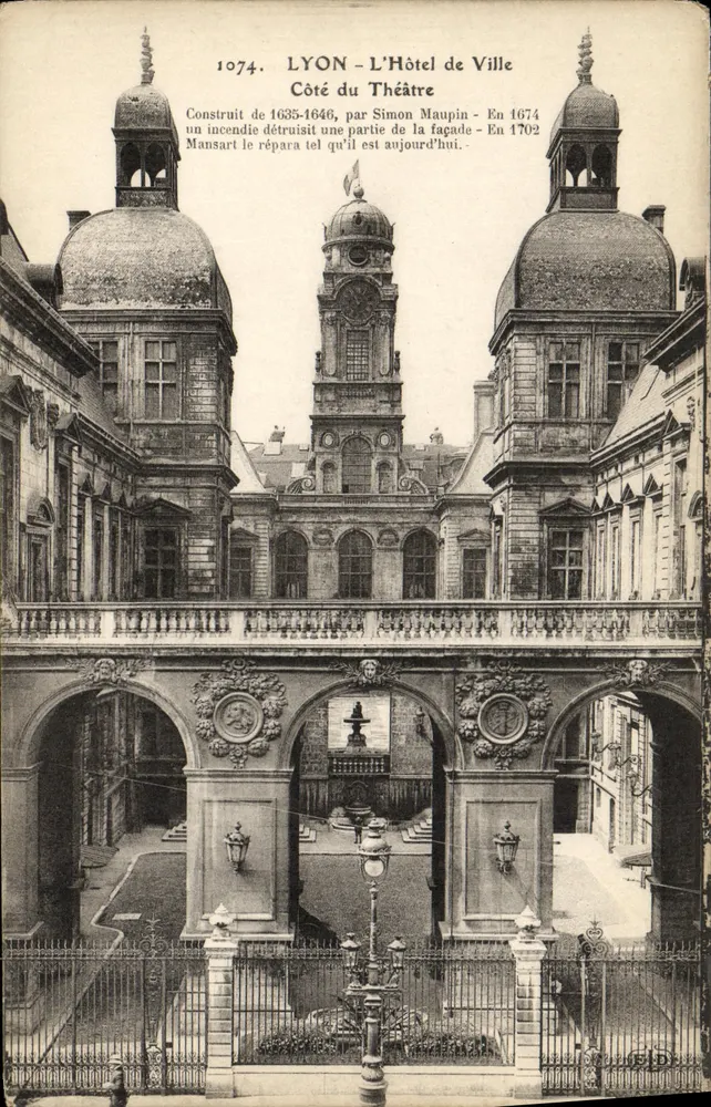 LYON - Das Rathaus - Seite des Theaters — n° 1074 - Vorderseite