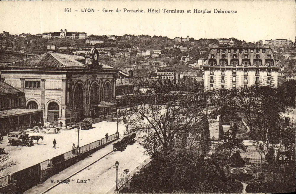 LYON - Gare de Perrache. Hotel Terminus und Hospice Debrousse — Serie 161, Verlag B. F. Lux - Vorderseite