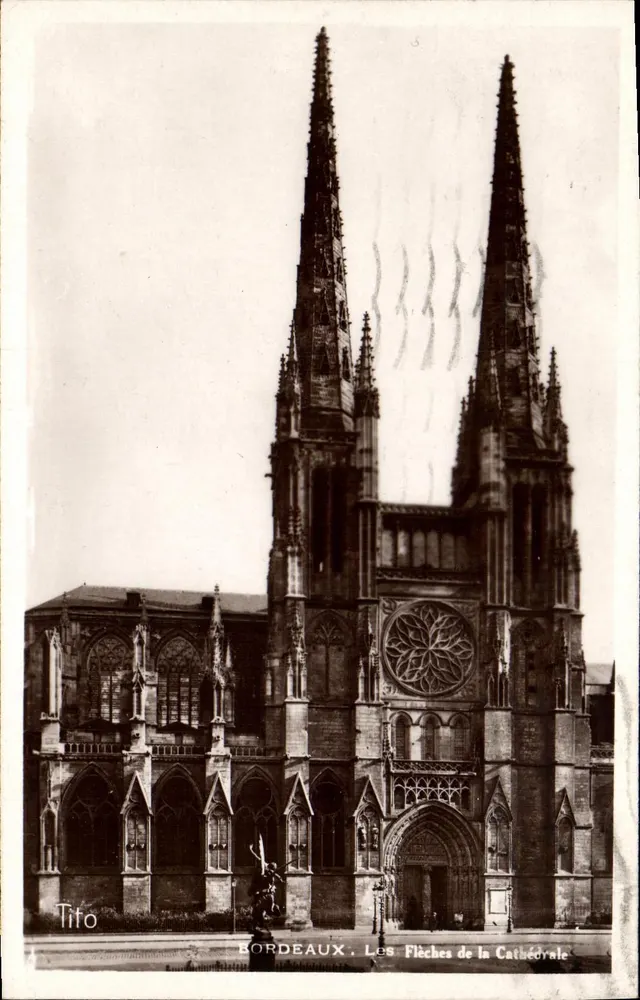 Bordeaux. As Flechas da Catedral — Tito - Frente
