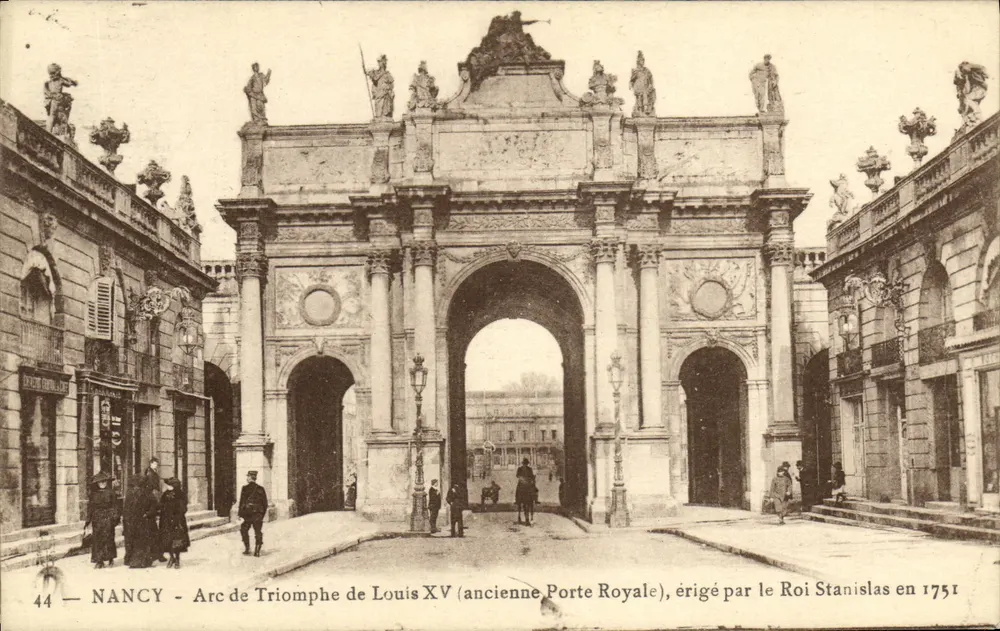NANCY — Triumphbogen von Louis XV (ehemalige Porte Royale), errichtet von König Stanislas im Jahr 1751 - Vorderseite