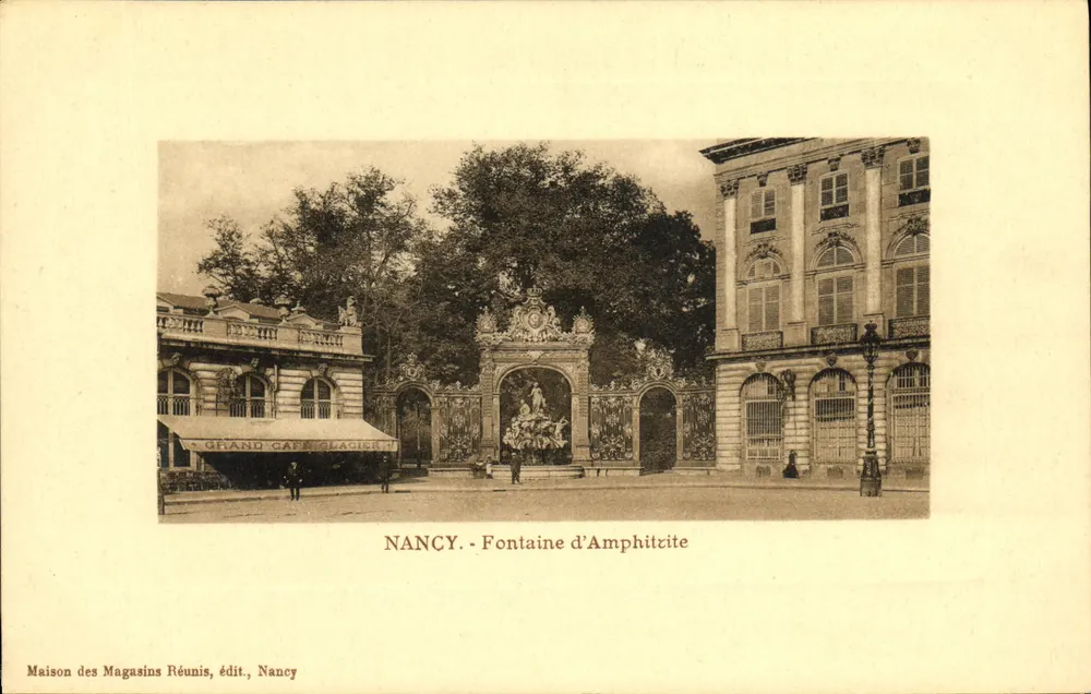 NANCY - Fonte de Amphitrite — Maison des Magasins Réunis, editor, Nancy - Frente