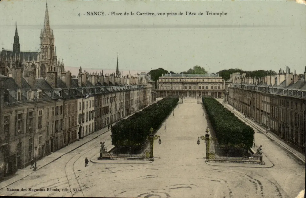 NANCY - Place de la Carrière, Ansicht von der Arc de Triomphe — Maison des Magasins Réunis, Verlag Nancy - Vorderseite