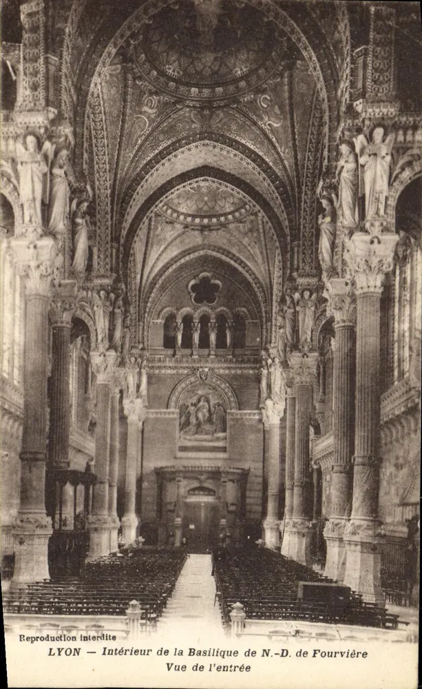 LYON — Innenansicht der Basilika Notre-Dame de Fourvière — Blick auf den Eingang - Vorderseite