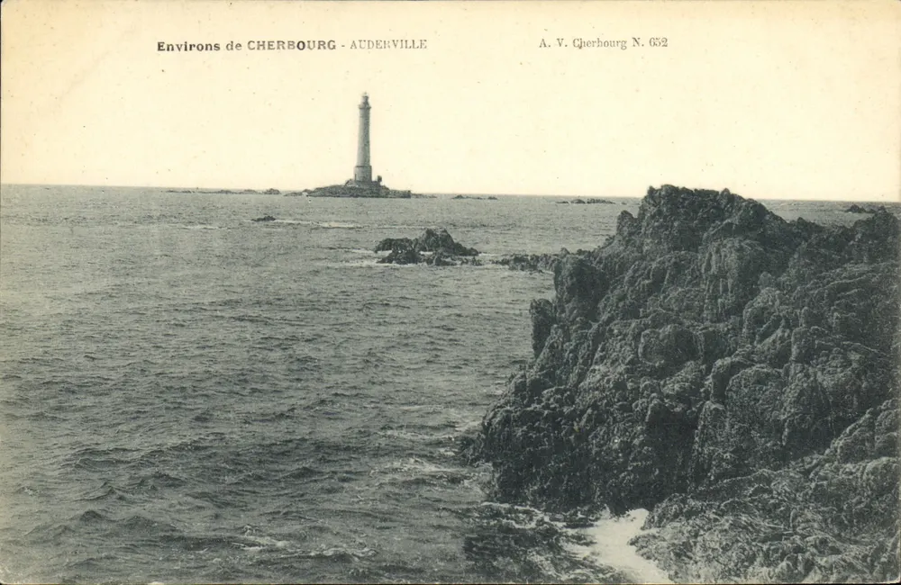 Luz sobre o oceano — farol de Auderville — A. V. Cherbourg N. 632 - Frente