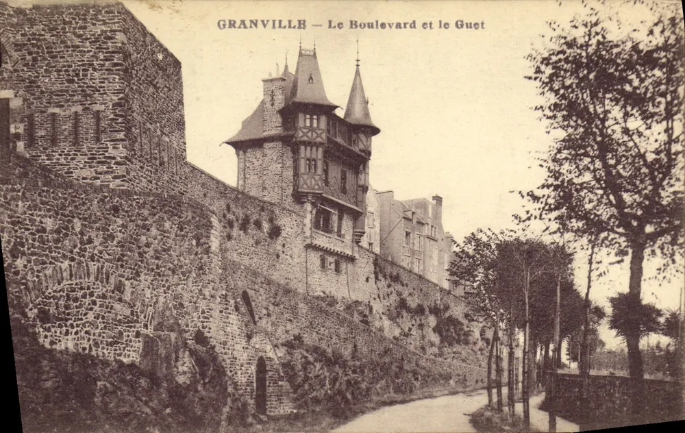 Granville — O Boulevard e o Guet - Frente