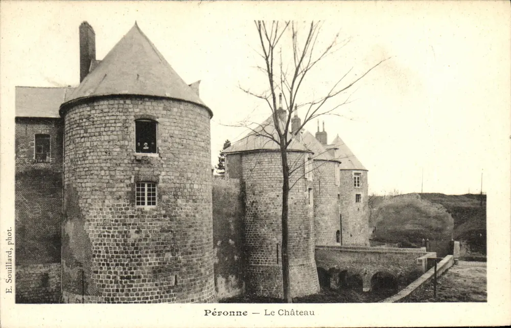Péronne — Zamek — E. Souillard, fot. - Awers