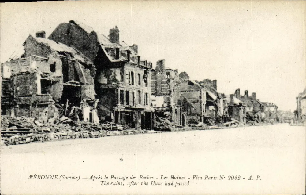 PÉRONNE (Somme) — Nach dem Durchgang der Deutschen — Die Ruinen — Visa Paris N° 2042 - A. P. - Vorderseite