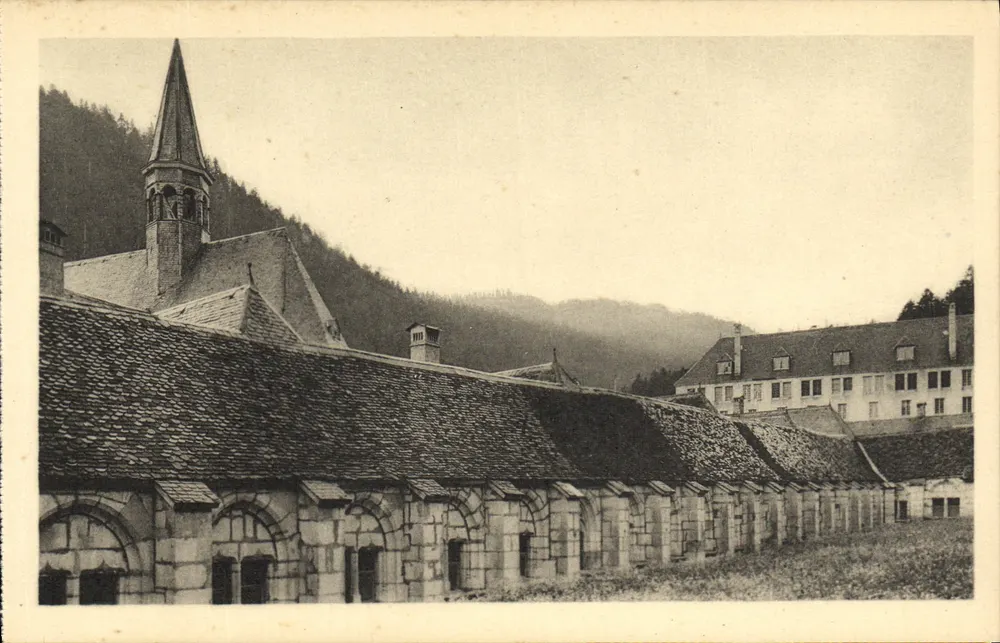 Mosteiro da Grande Chartreuse — Pátio do Grande Claustro — Edição dos Monumentos Históricos, Paris - Frente
