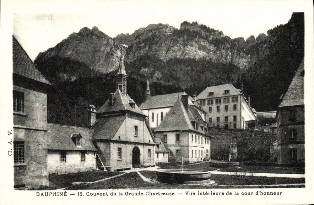 Dauphiné — Konvent von la Grande-Chartreuse — Innenansicht des Hofes — Cl.A.V. - Vorderseite