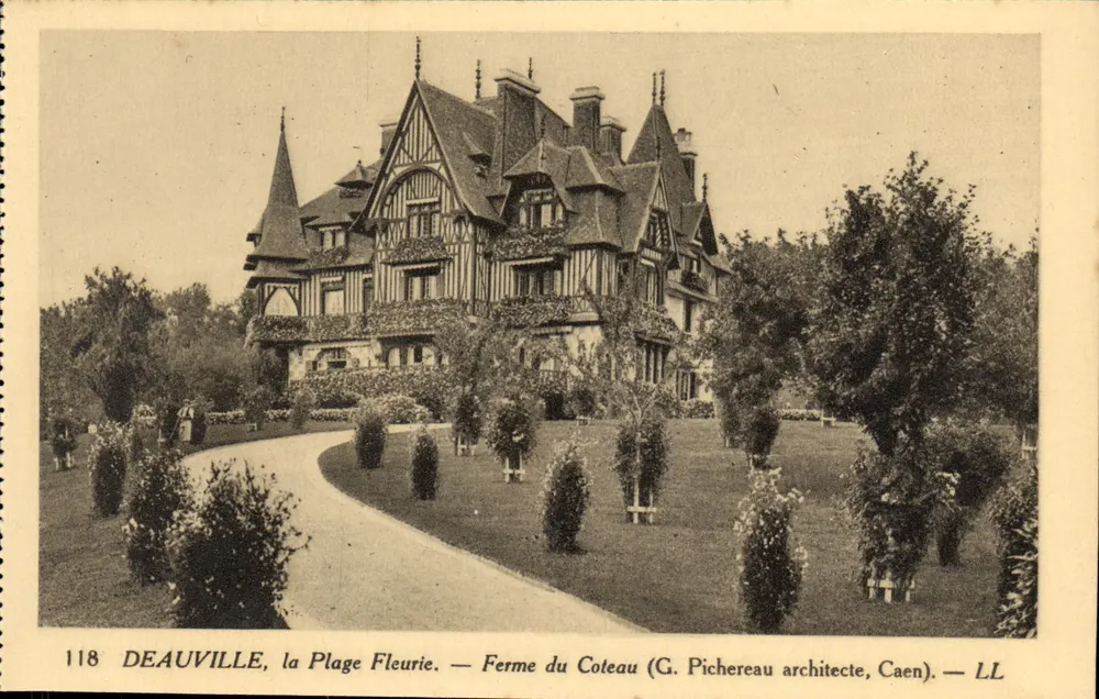 Deauville, Die Blühende Strandpromenade — Ferme du Coteau (G. Pichereau Architekt, Caen) - Vorderseite