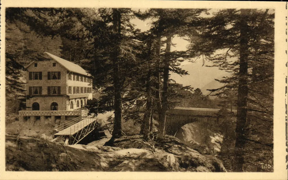 Hotel und die Brücke von Spanien — Umgebung von CAUTERETS (1500 m) — Tito - Vorderseite