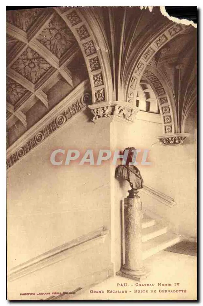 Pau - Schloss Henri IV - Großer Treppenaufgang - Büste von Bernadotte - Vorderseite