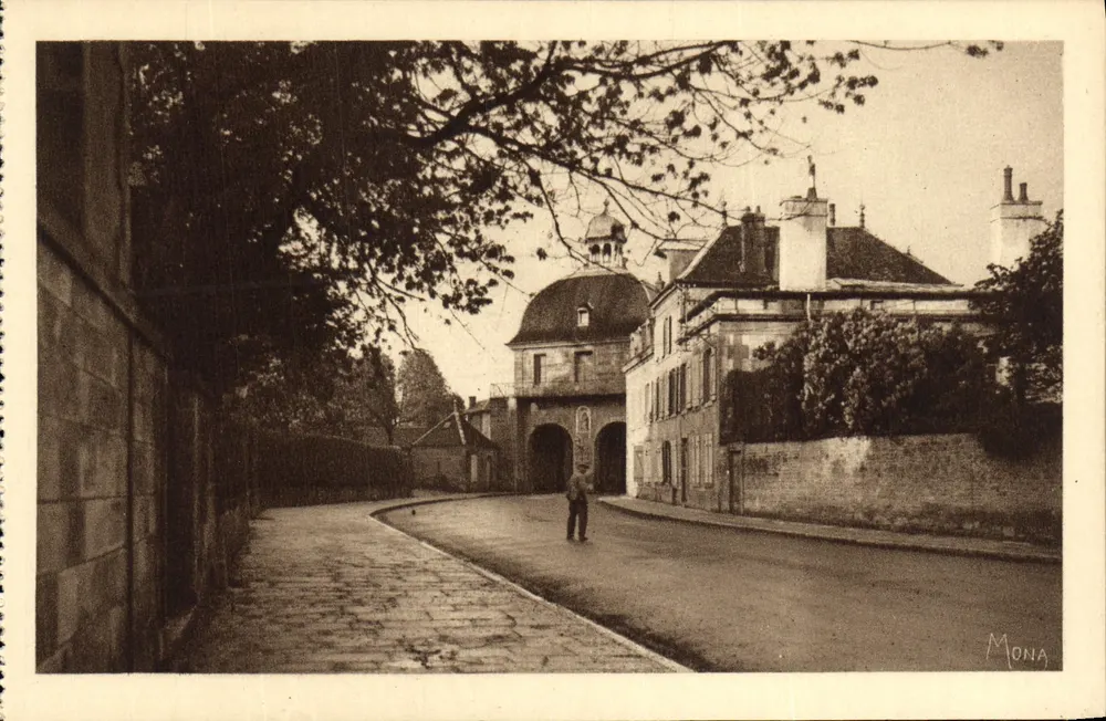 Langres — Porte des Moulins (1647) — Mona - Vorderseite