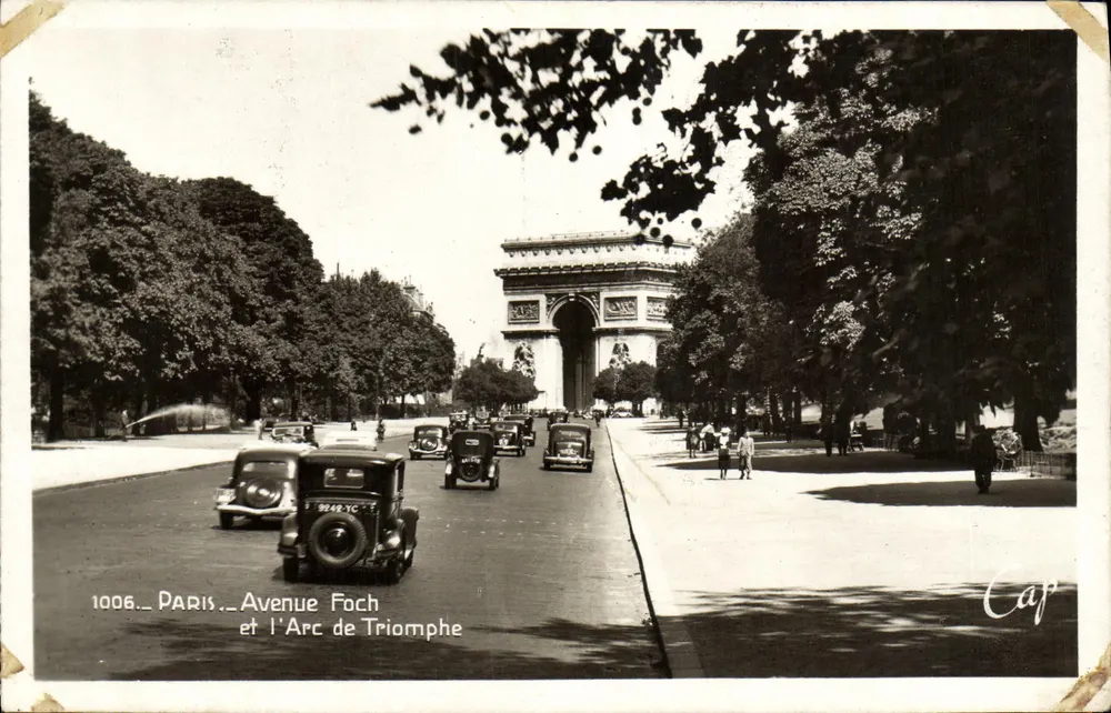 Paris — Avenue Foch und der Arc de Triomphe — Cap - Vorderseite