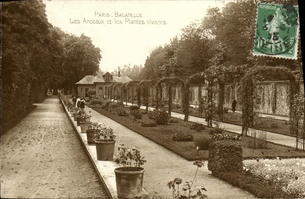 Paris - Bagatelle — Die Bögen und die Stauden — unbekannter Verlag, Seriennummer nicht sichtbar - Vorderseite