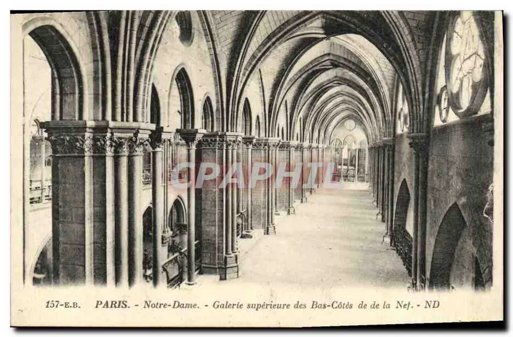 Paris — Notre-Dame — Oberer Gang der Seitenkapellen der Kirche - Vorderseite