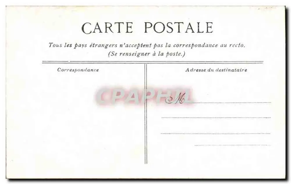 Paris — A cour do museu Carnavalet — LV & C - Verso