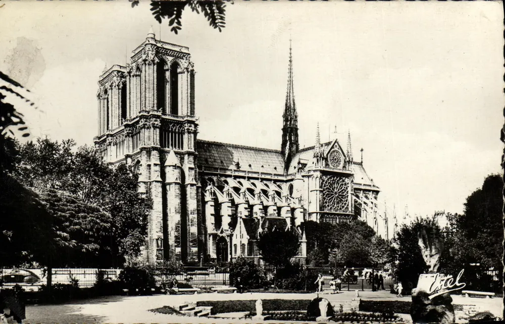 Notre-Dame de Paris — vista do Square Charlemagne — Éditions de Luxe 'Estel' - Frente