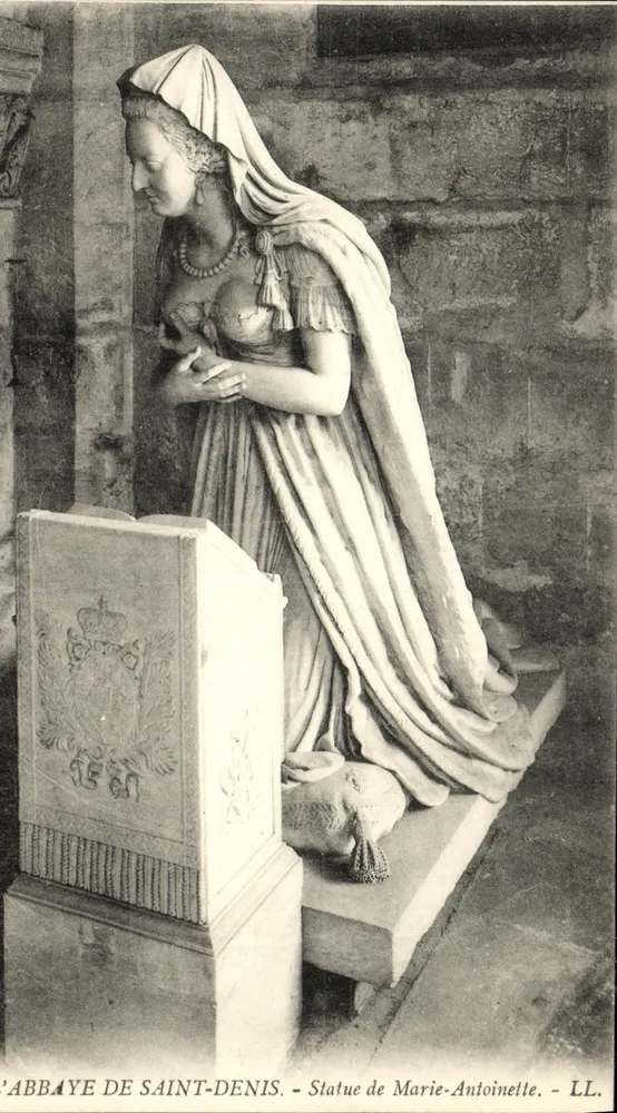 Abtei Saint-Denis — Statue der Marie-Antoinette — LL - Vorderseite
