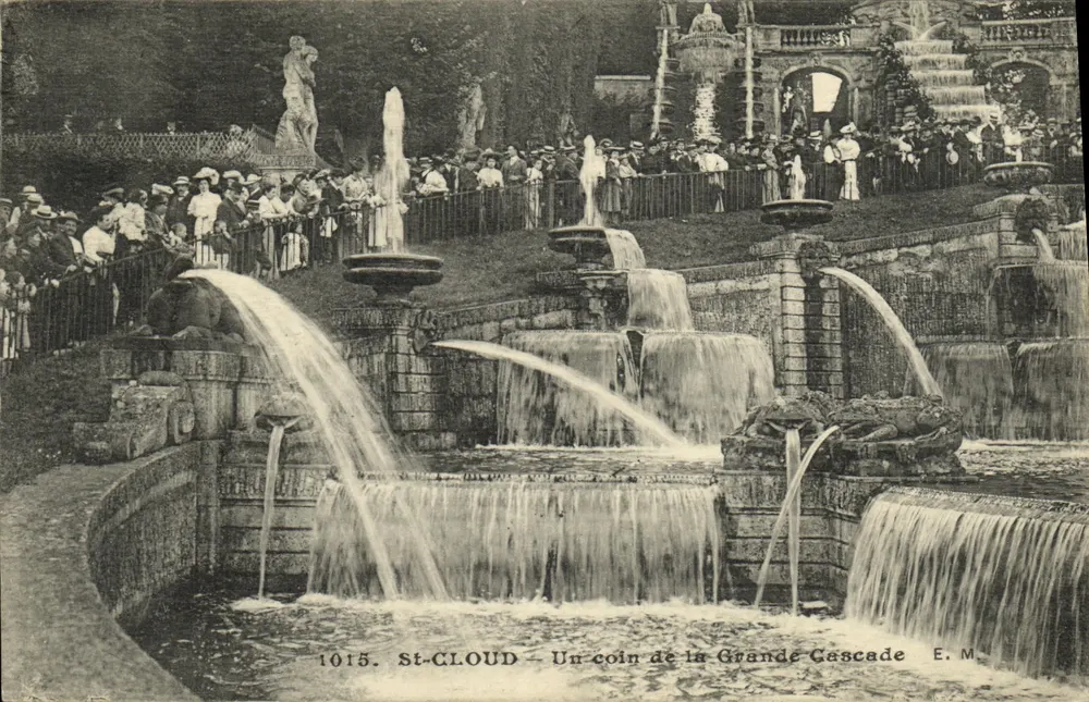 St-Cloud — Um canto da Grande Cascata — E.M. n°1015 - Frente