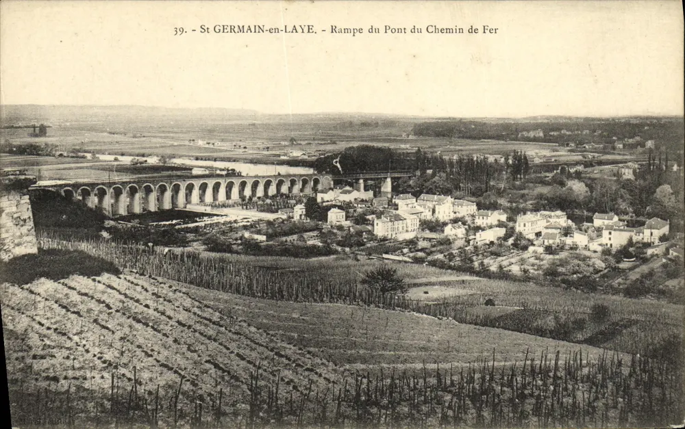 St GERMAIN-en-LAYE - Rampe do Pont du Chemin de Fer — vista do viaduto e do vilarejo - Frente