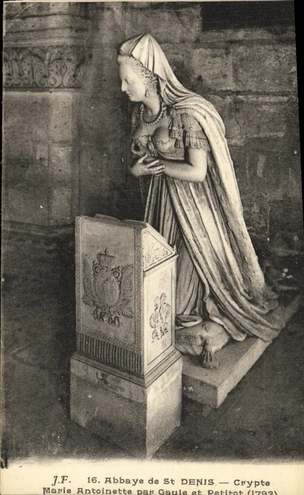 Marie Antoinette — Grabkapelle der Abtei Saint-Denis — Skulptur von Gaule und Petitot (1793) - Vorderseite