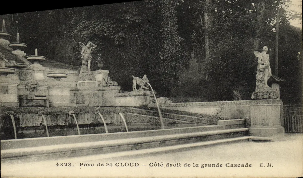 Parque de St-Cloud — Lado direito da grande cascata — E.M. - Frente