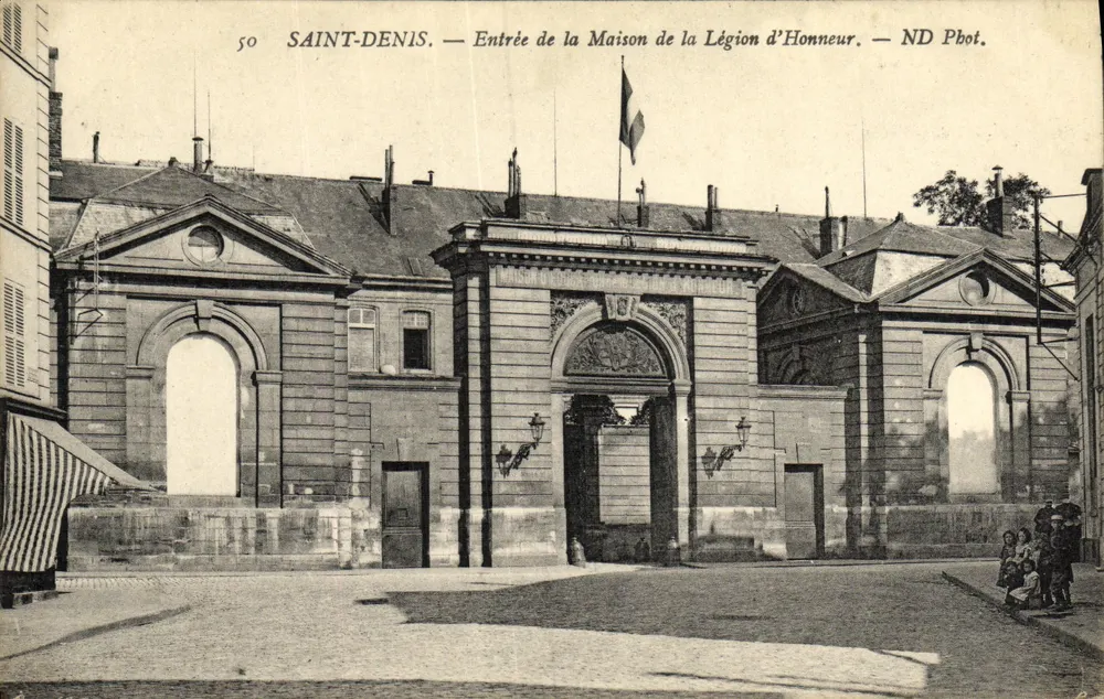 Saint-Denis — Eingang zur Maison de la Légion d'Honneur — ND Pbot. - Vorderseite